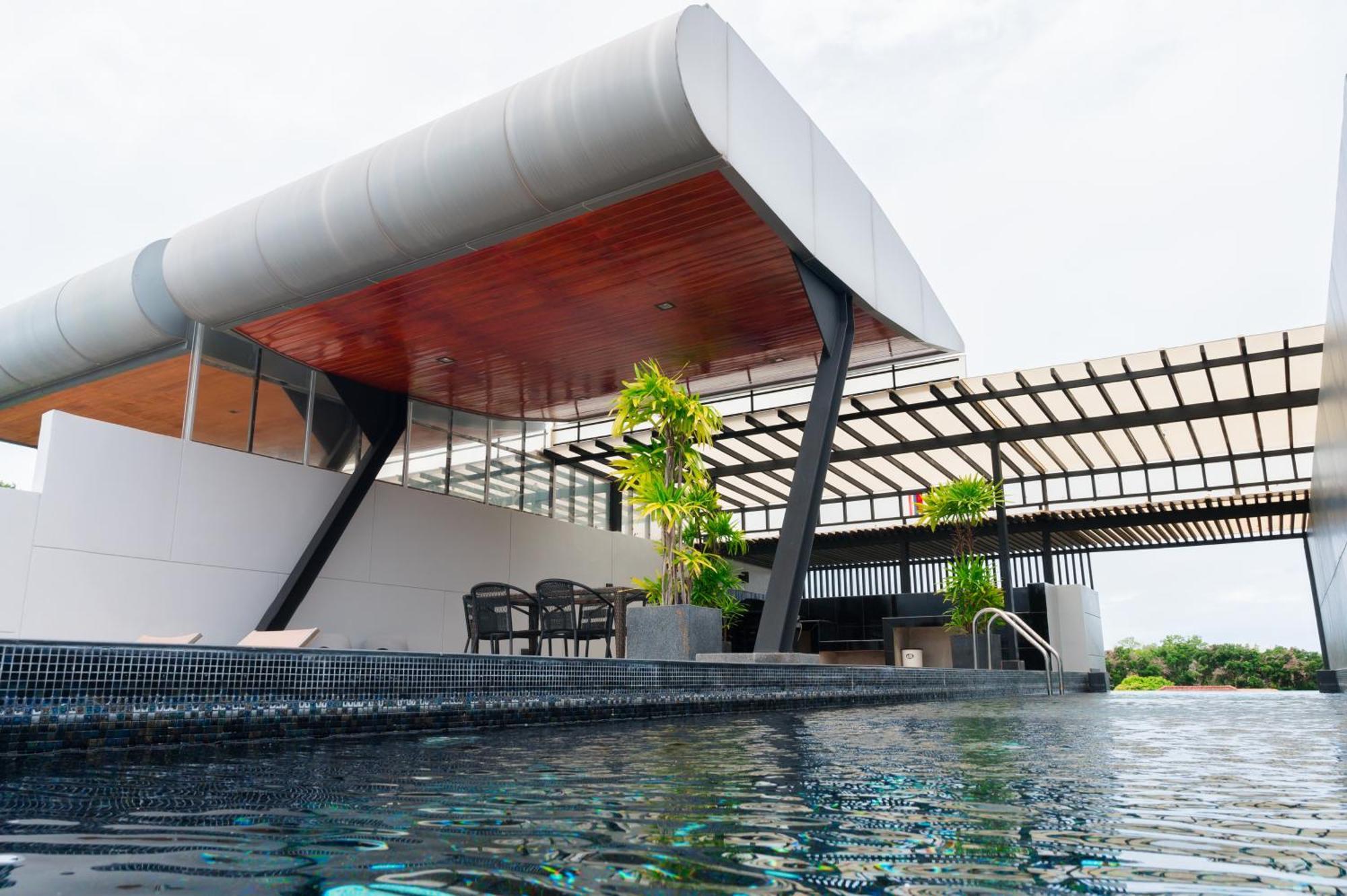 Aqua Villa Rawai Exterior photo